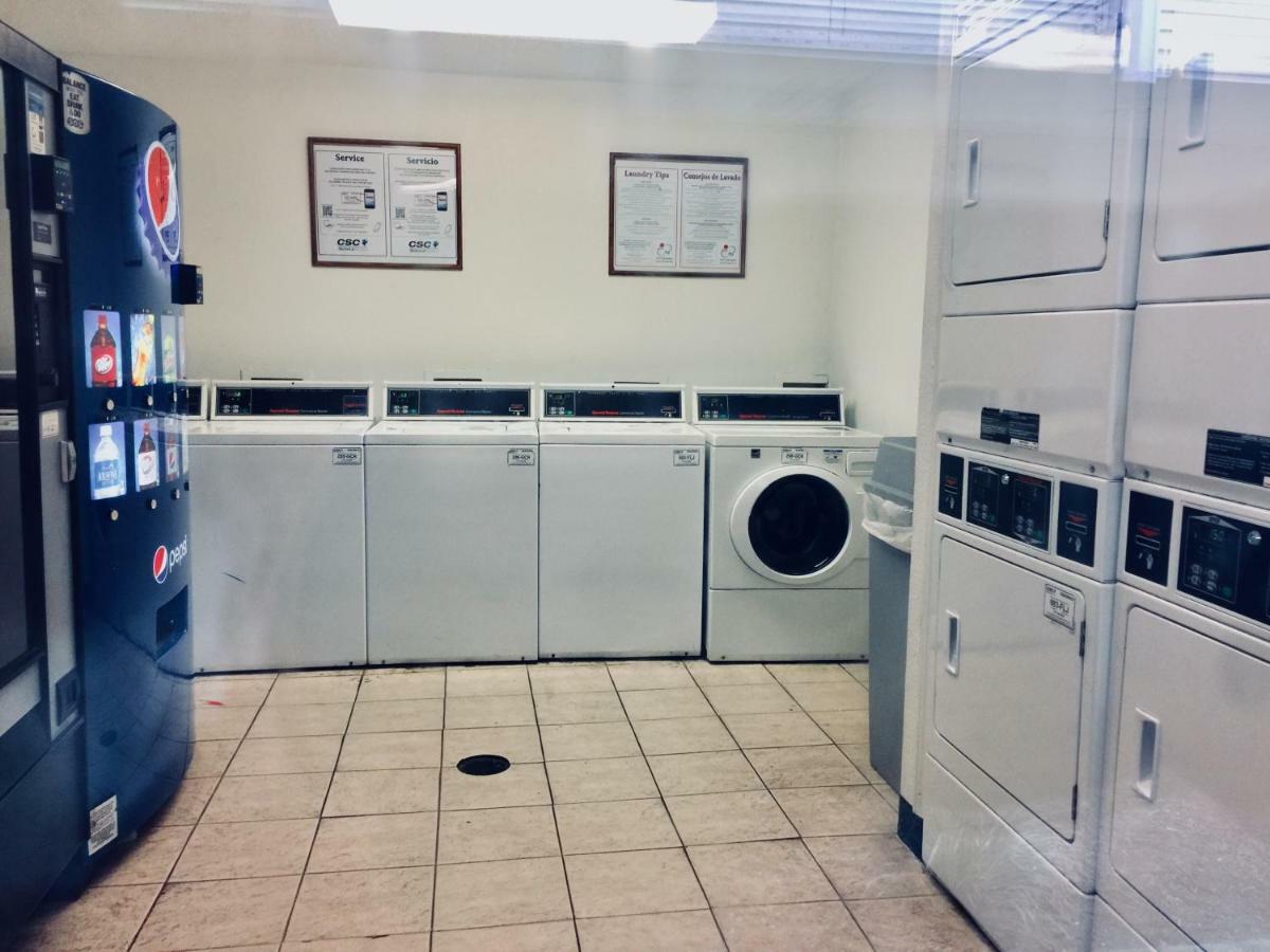 Intown Suites Extended Stay Jacksonville Fl St Johns Bluff Rd Bagian luar foto